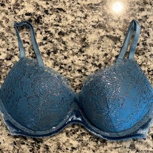 Victoria’s Secret 32C bra very sexy push up